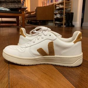 Veja V-10 Sneakers (Gently Worn)